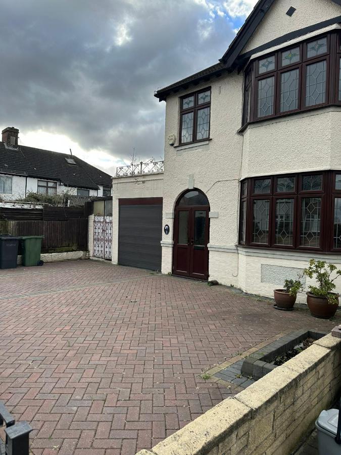 Amazing And Romantic O2 Arena 4 Bedrooms House Free Parking London Exterior foto